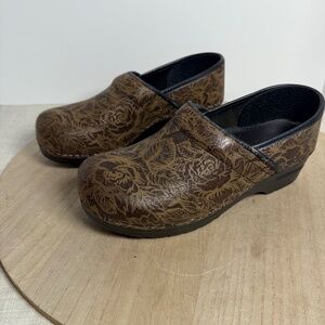 Sanita Danish Clogs Womens EU 40 US 9 Brown Floral Leather Nursing Shoes